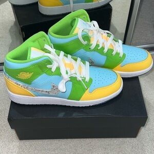 Nike Air Jordan 1 Mid SE(GS) brand new condition box can ship w shoes